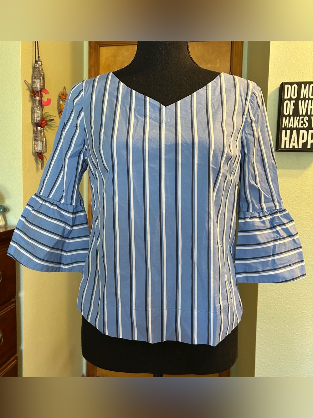 White House Black Market blue white striped v-neck 3/4 sleeve blouse size 2P